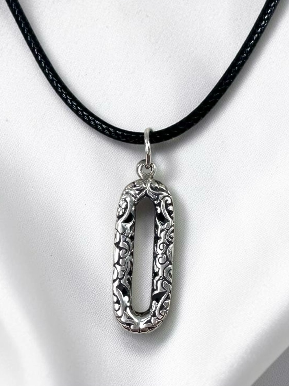 🖤925 Silver Oval Scrollwork Pendant Necklace